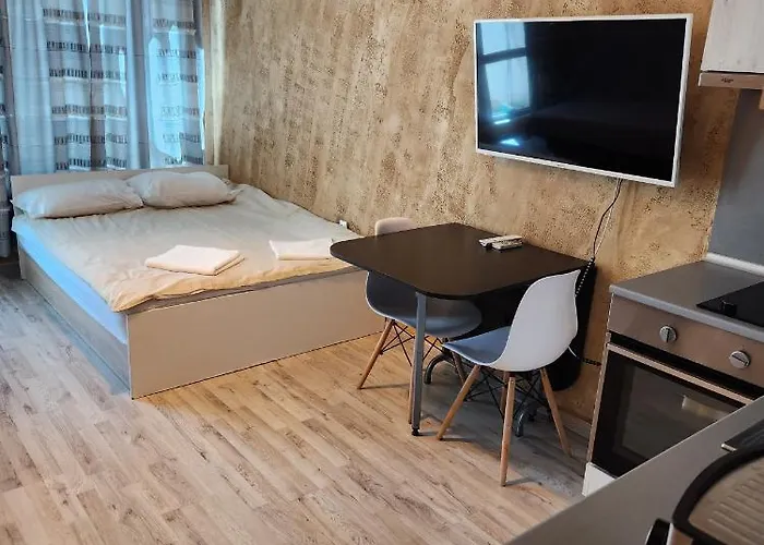 Colonel 963 Apartment *