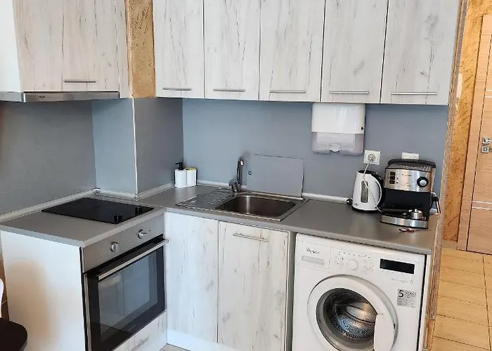 Colonel 963 Apartment *